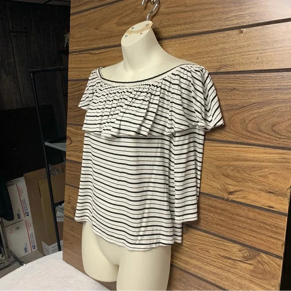 American Eagle Outfitters size small on/off shoulder cream/black ruffled top - Picture 2 of 6